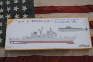 Dragon CH1048  U.S.S.Yorktown CG-48 Destroyer & Russian Alfa Submarine